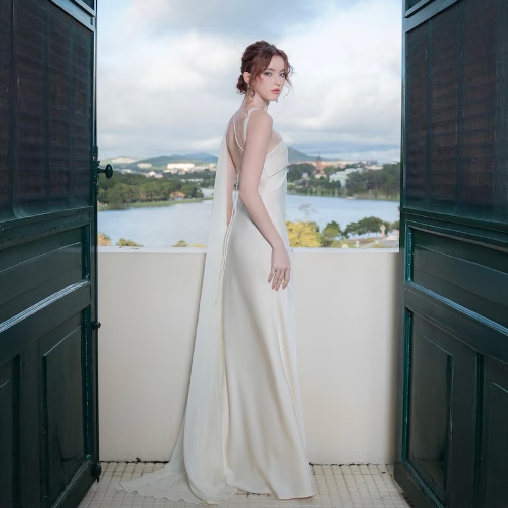 Elegant Cream Wedding Dress